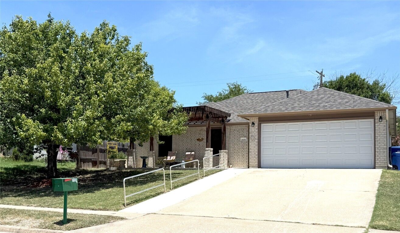 Property Photo: 1608 Mattie Drive TX 76522