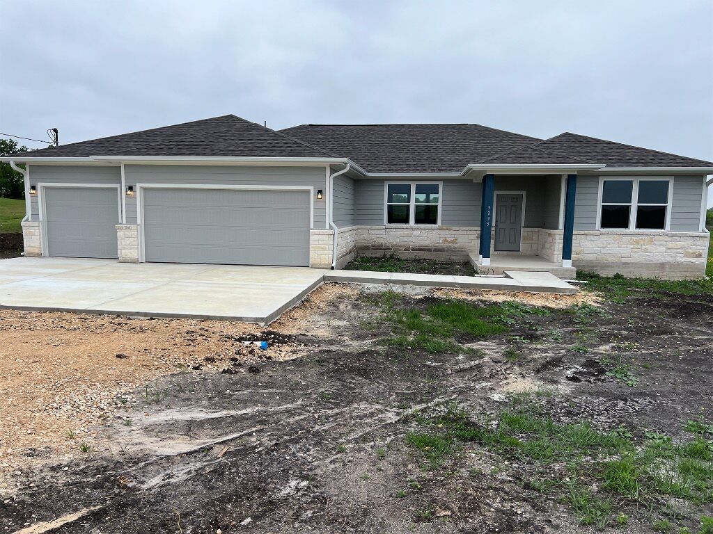 Property Photo:  150 Mockingbird Lane  TX 78633 