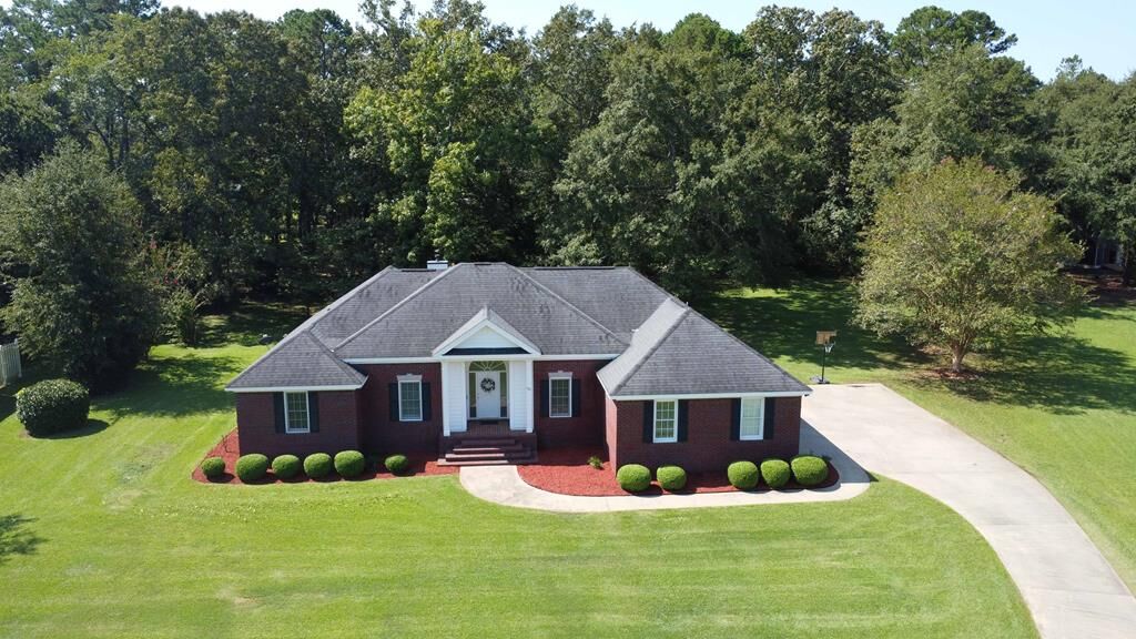 Property Photo: 102 Fair Oaks Court GA 31763