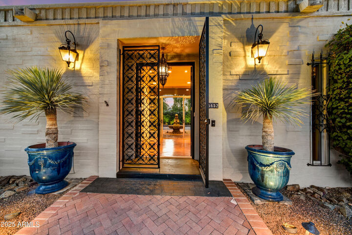 Property Photo: 5652 N Scottsdale Road AZ 85253