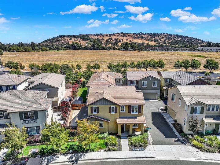 Property Photo: 399 Allegany Court CA 94534