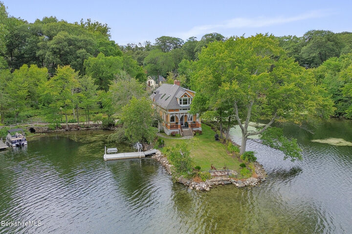 96 Lakeshore Dr  Wayland MA 01778 photo