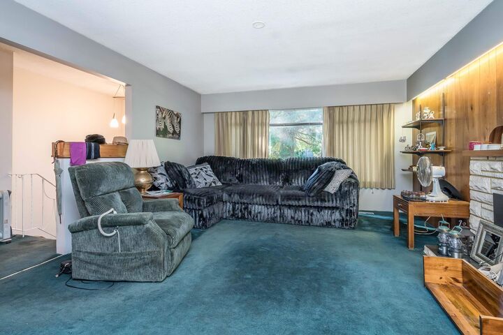 Photo de la propriété:  12563 26 Avenue  BC V4A 2K6 