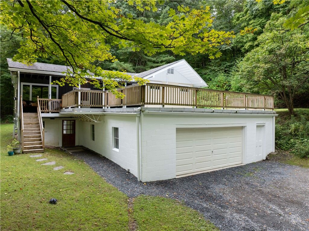 Property Photo:  1110 Taughannock Boulevard  NY 14850 