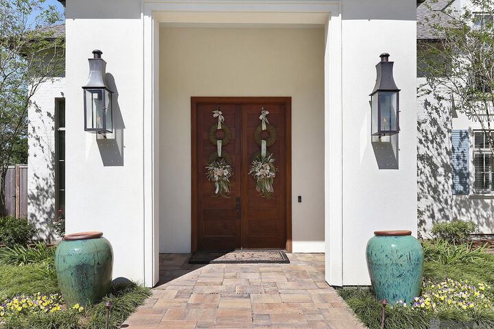 Property Photo: 7735 Highland Rd LA 70808