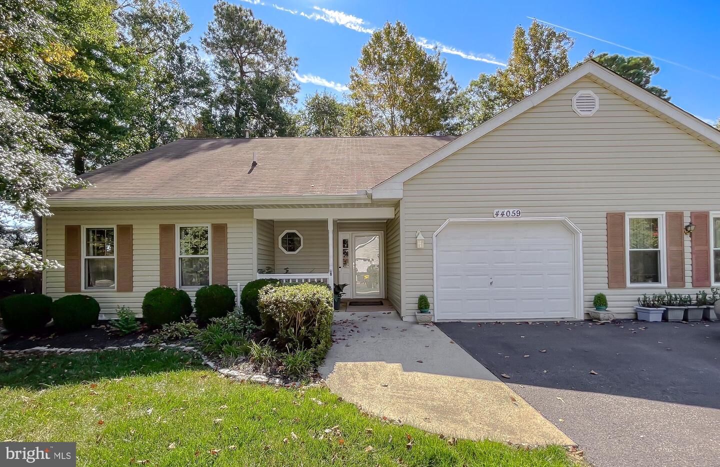 Property Photo: 44059 Fieldstone Way MD 20619