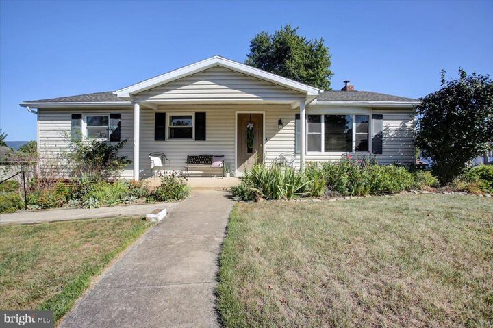 Property Photo: 530 Nottingham Drive PA 17201