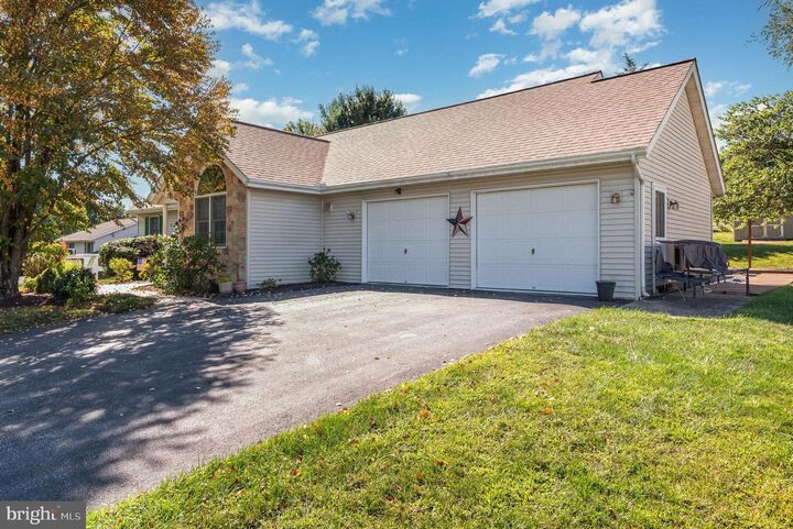 Property Photo: 452 Elder Trl PA 17070