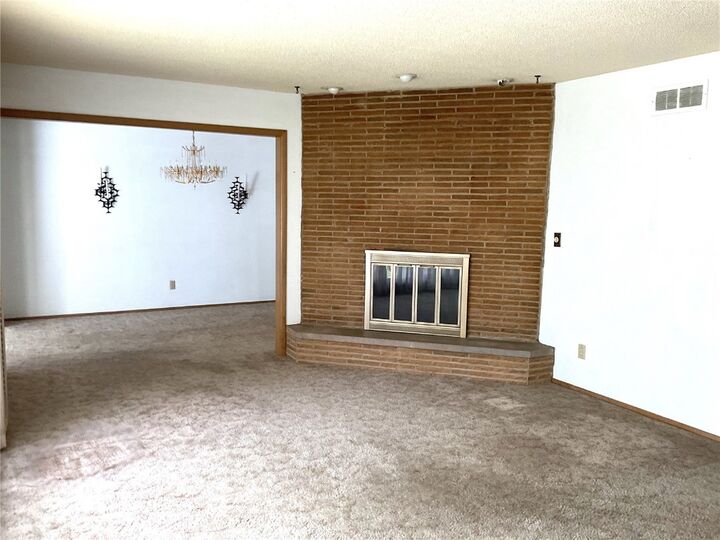Property Photo: 415 Ridgeview Avenue IA 52246