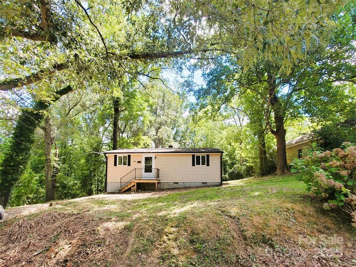 Property Photo:  216 E Georgia Avenue  NC 28016