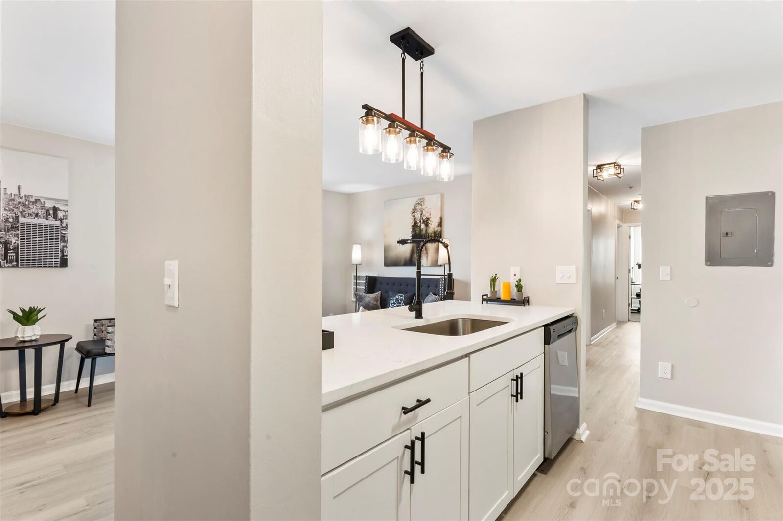 Property Photo: 1620 Arlyn Circle NC 28213