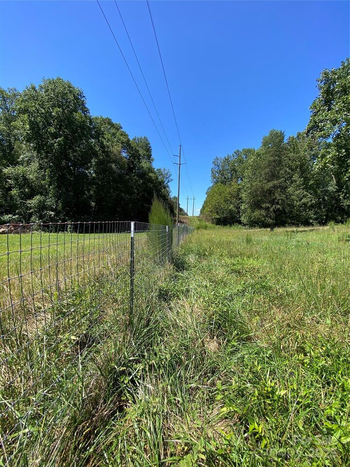 Property Photo: 1517 Hudlow Road NC 28043