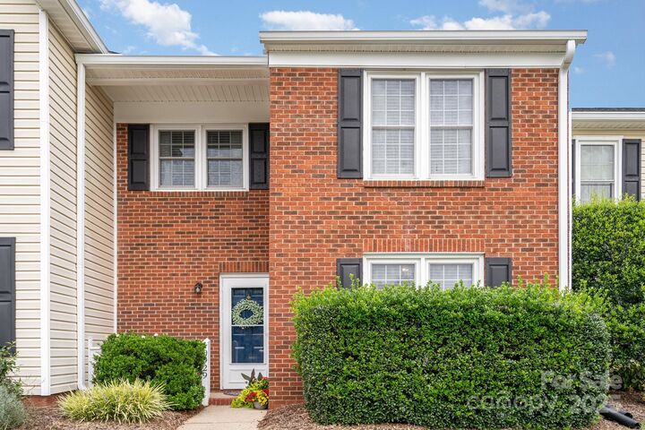 Property Photo:  10929 Winterbourne Court  NC 28277 