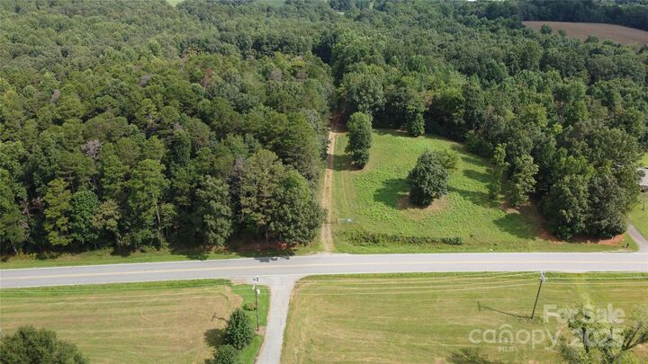 Property Photo: 2190 Memorial Highway NC 28689
