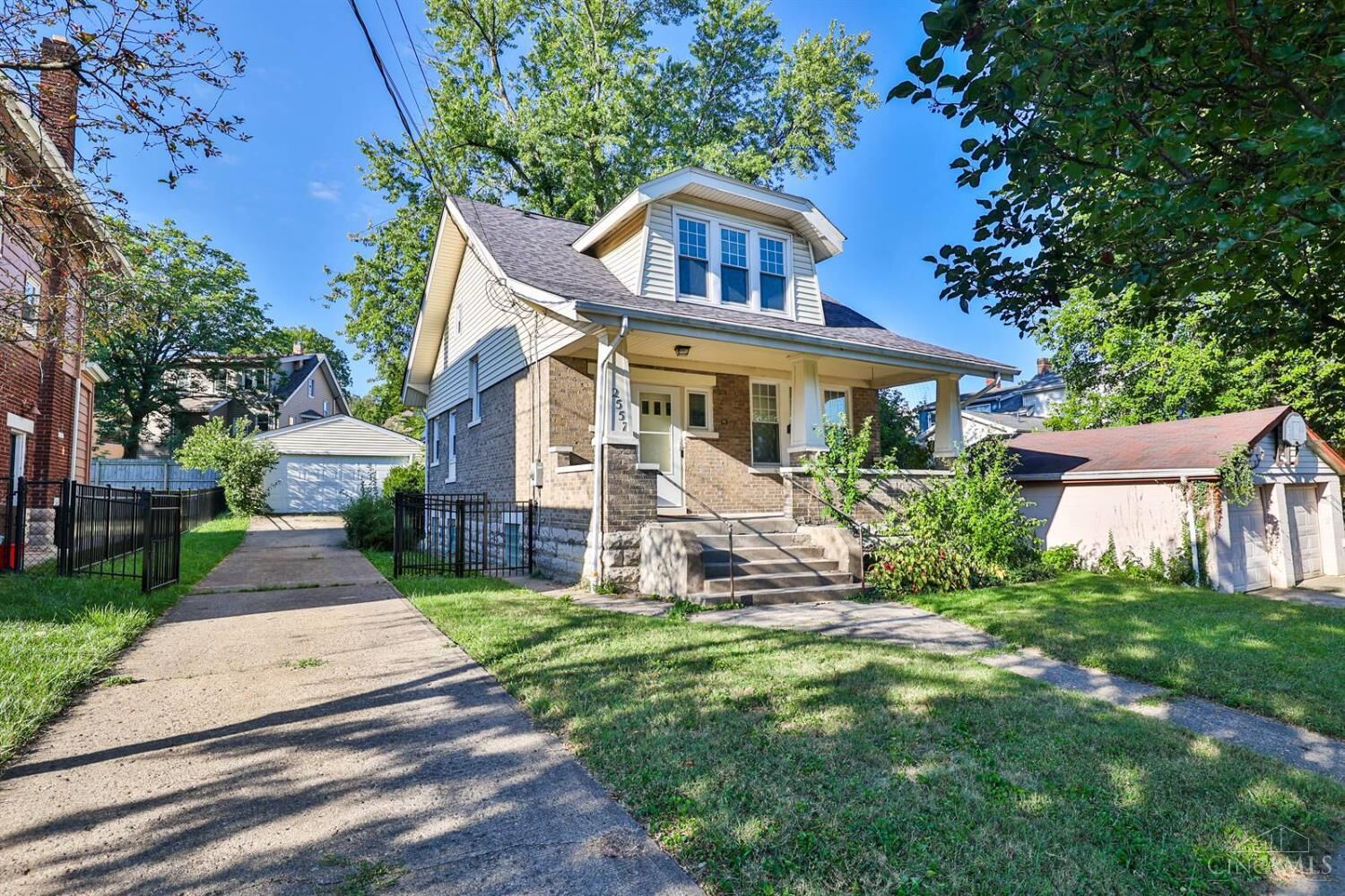 Property Photo: 2557 Irving Place OH 45212