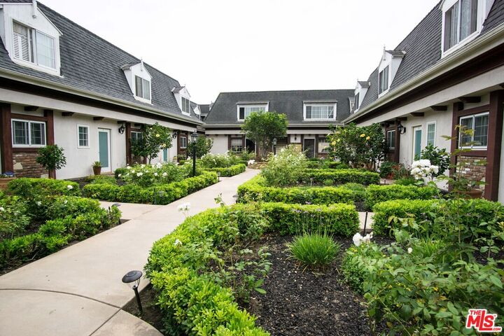 Property Photo: 8130 Redlands St CA 90293
