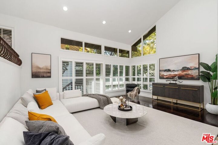 2880 Woodwardia Dr  Los Angeles CA 90077 photo