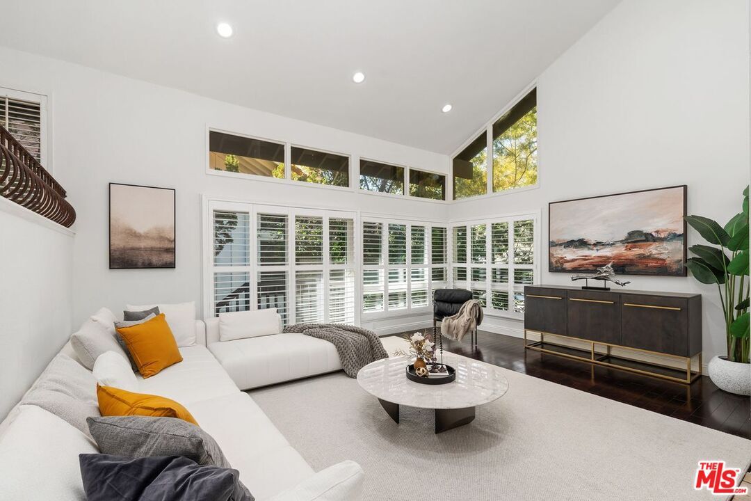 Property Photo: 2880 Woodwardia Dr CA 90077