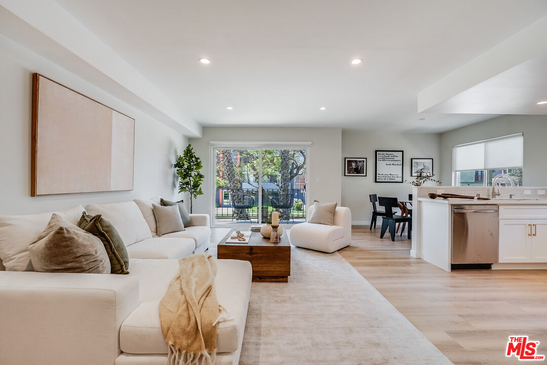 Property Photo:  1470 Rexford Dr  CA 90035 