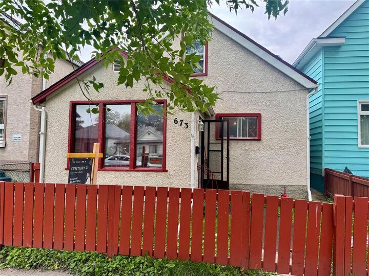 673 Toronto Street  Winnipeg MB R3E 1Z4 photo