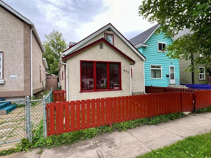 673 Toronto Street  Winnipeg MB R3E 1Z4 photo