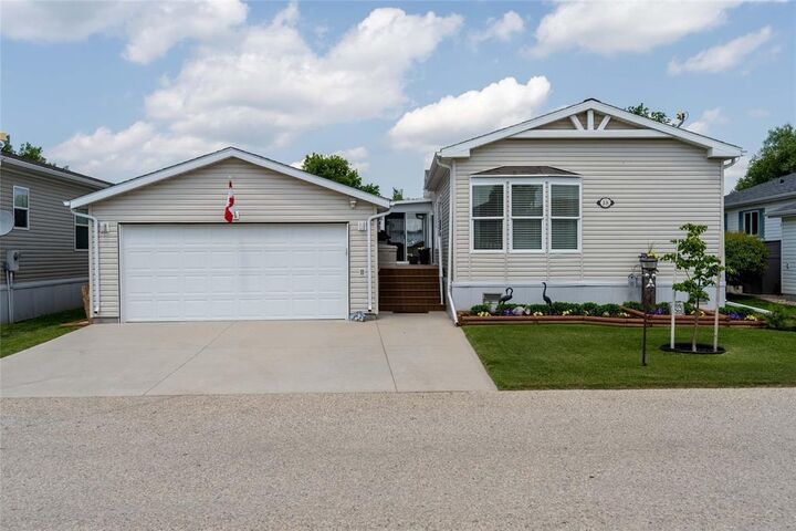 Property Photo: 18 Country Club Drive MB R0G 2J0