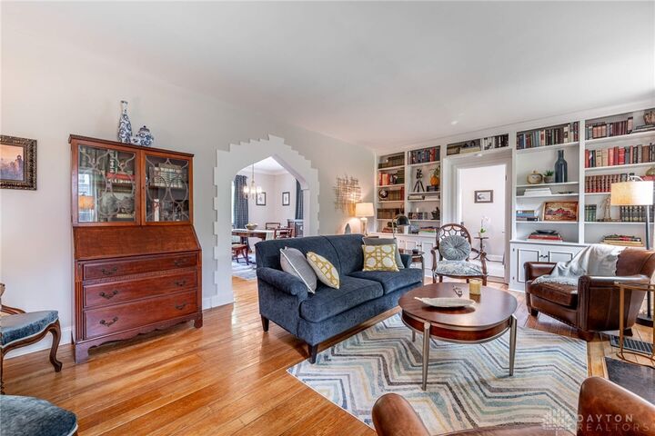 Property Photo:  1104 Sunnyslope Drive  OH 45229 