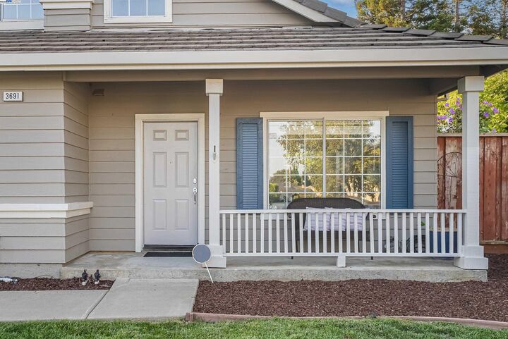 Property Photo: 3691 Wyndham Dr CA 94536
