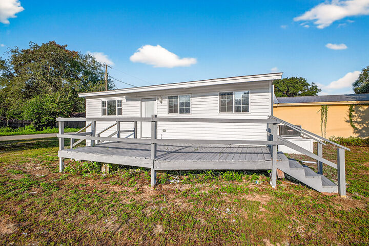 Property Photo: 393 Lowery Drive FL 32547