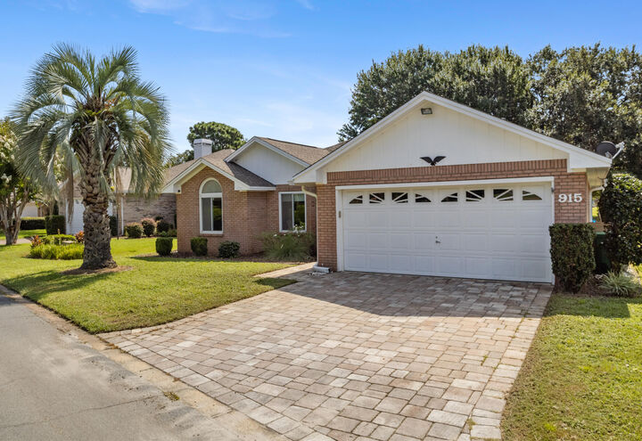 Property Photo: 915 Shalimar Point Drive FL 32579