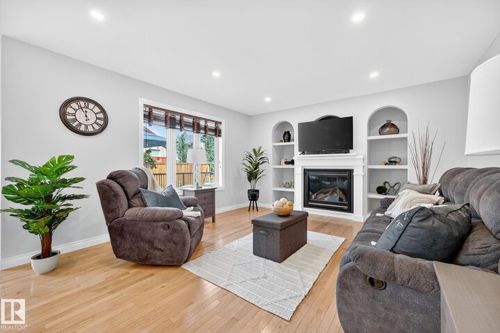 Property Photo: 64 Willowby Close AB T7Z 2X5