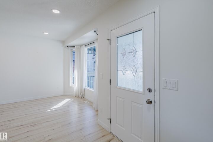 Property Photo:  1665 Glastonbury Boulevard NW  AB T5T 6P3 