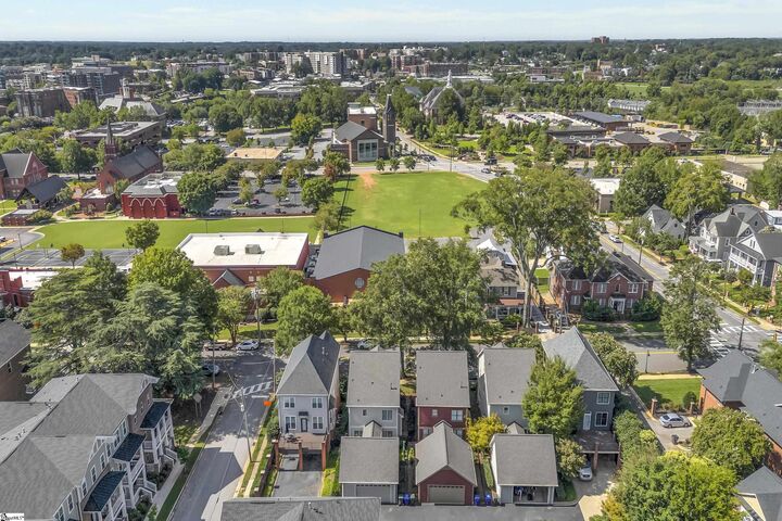 Property Photo: 204 Hampton Avenue SC 29601