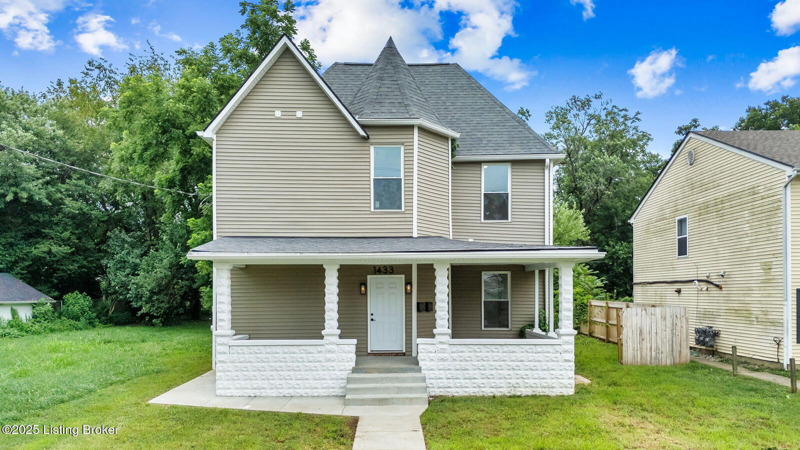 Property Photo:  1433 Beech St  KY 40211 