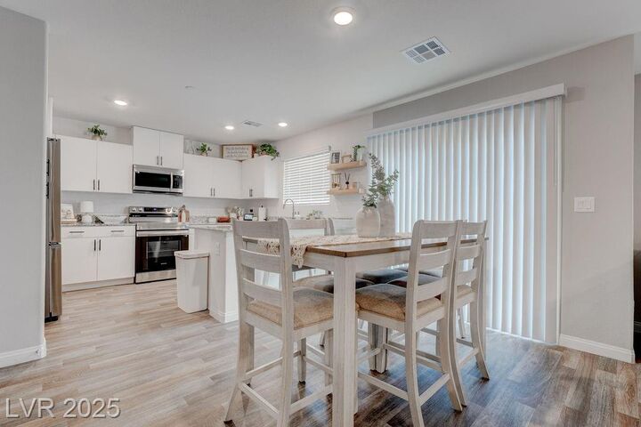 5674 Sunset Amber Avenue  Las Vegas NV 89122 photo