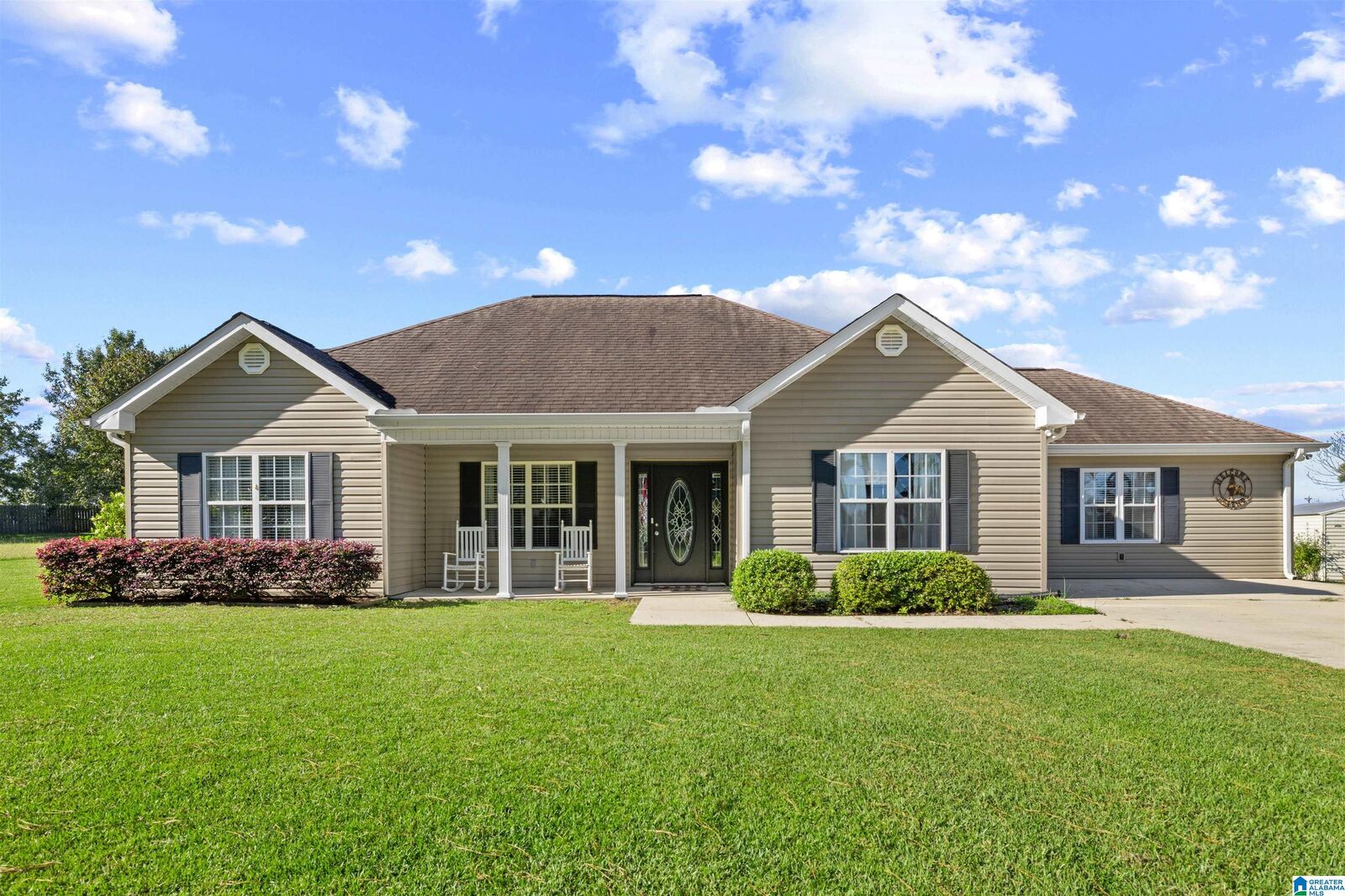 Property Photo: 1025 County Road 370 AL 35045