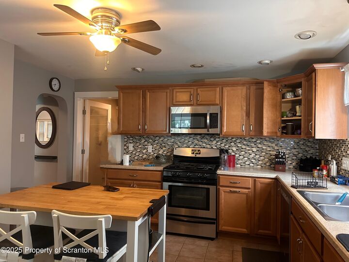Property Photo: 1140 Spring Street PA 18641