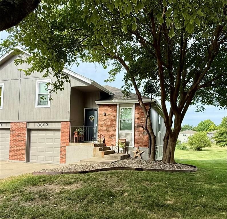 Property Photo:  8652 N Chatham Avenue  MO 64154 