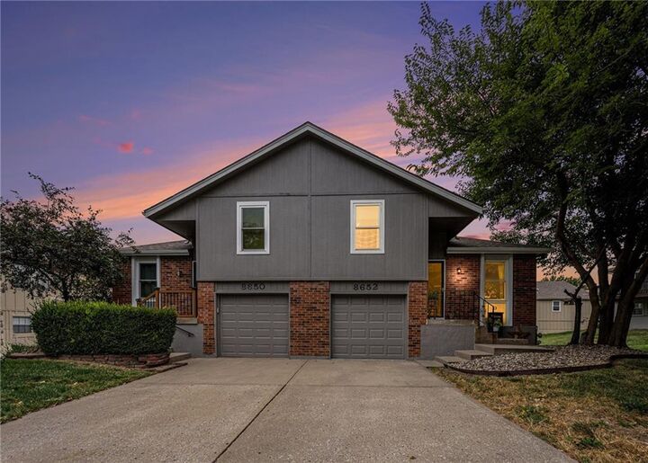 8652 N Chatham Avenue  Kansas City MO 64154 photo
