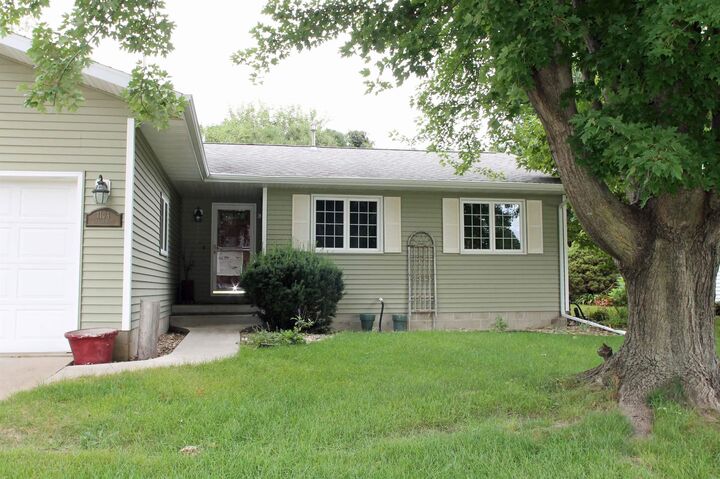 Property Photo: 1104 Warwick IA 50613