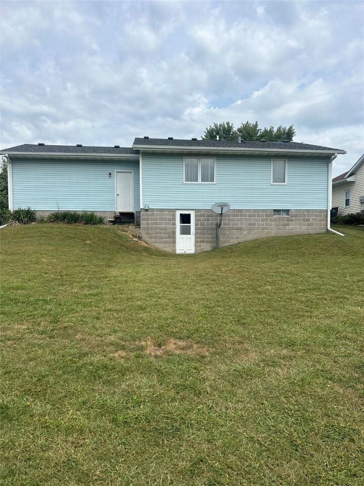 Property Photo: 206 Beverly Circle IA 50170