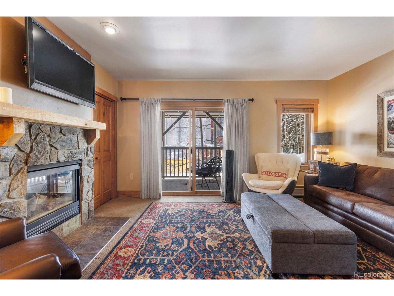 Property Photo:  