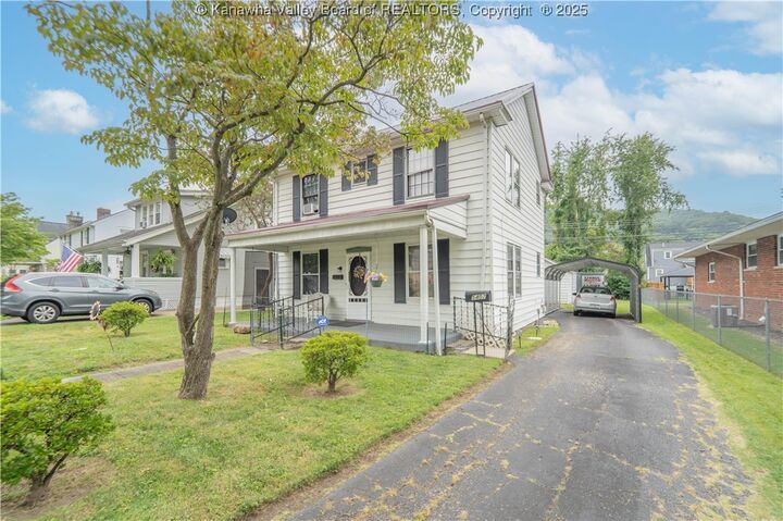 Property Photo: 5407 Staunton Avenue WV 25304