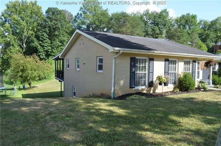 Property Photo: 7003 Valley Brook Drive WV 25312