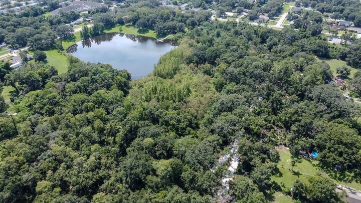 Property Photo: 5004 E Seneca Avenue FL 33617