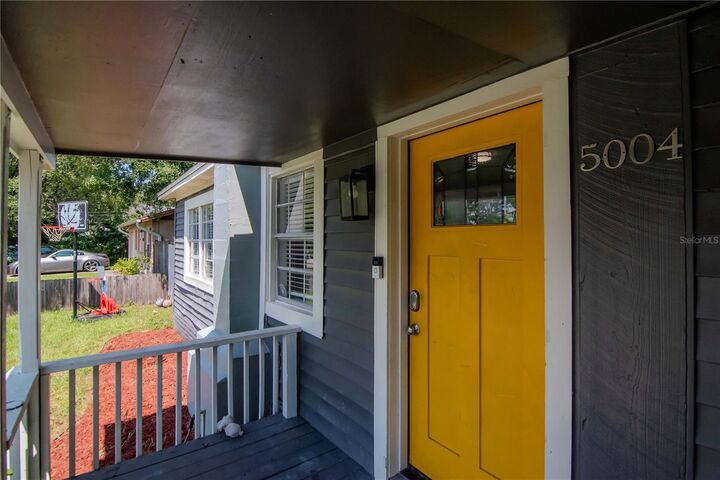 Property Photo: 5004 E Seneca Avenue FL 33617