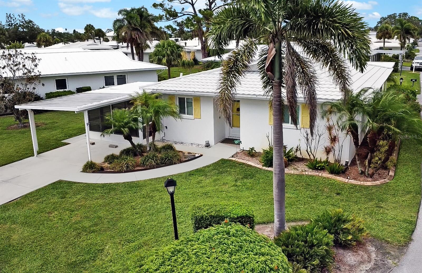 Property Photo: 214 Fair Winds Drive 214 FL 34275