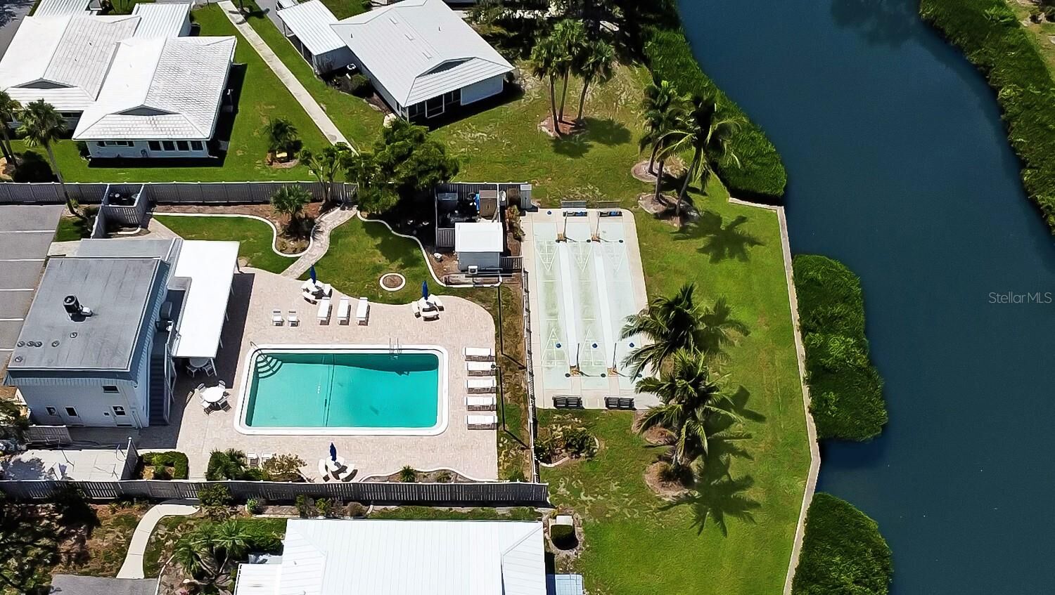 Property Photo: 214 Fair Winds Drive 214 FL 34275