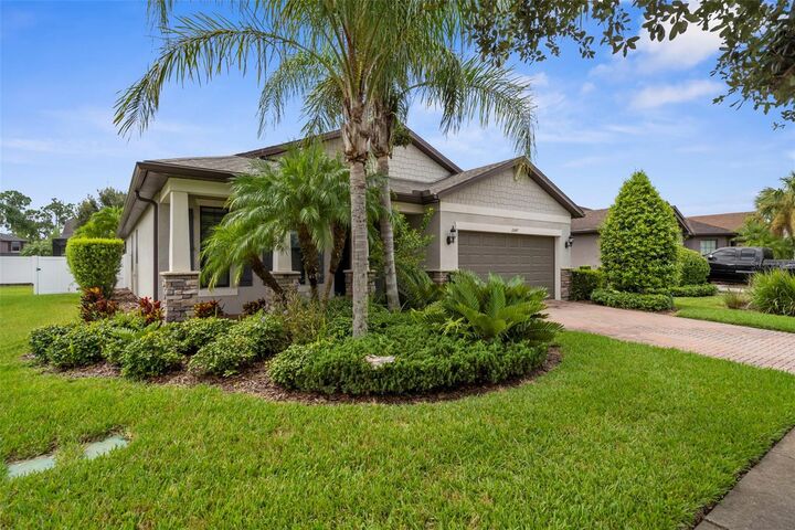 Property Photo: 2647 Running Oak Court FL 34289