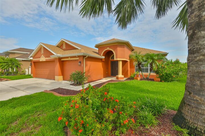 Property Photo: 813 Seminole Sky Drive FL 33570